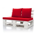 Аренда кресла из паллет белого цвета с красными подушками-2